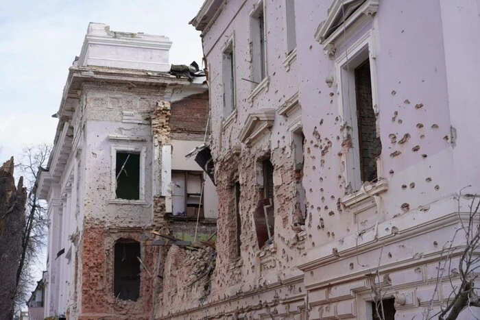 люди у лікарнях після удару
