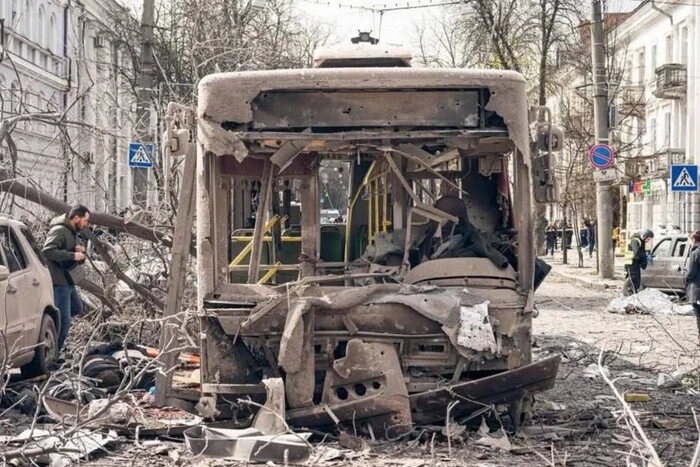 Мальчик, спасающий пассажиров автобуса