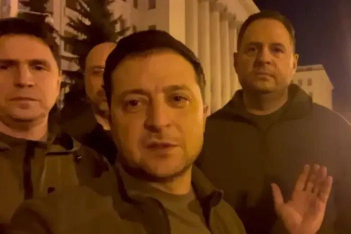Обурені соратники Порошенка з новим підручником
