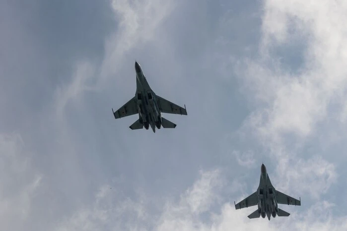 Фото разбитой российской ракеты и самолета F-16