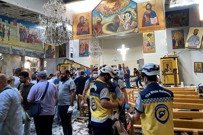 Terroranschlag in Damaskus: Selbstmordattentäter sprengt sich während des Gottesdienstes in der Kirche in die Luft, Dutzende Tote