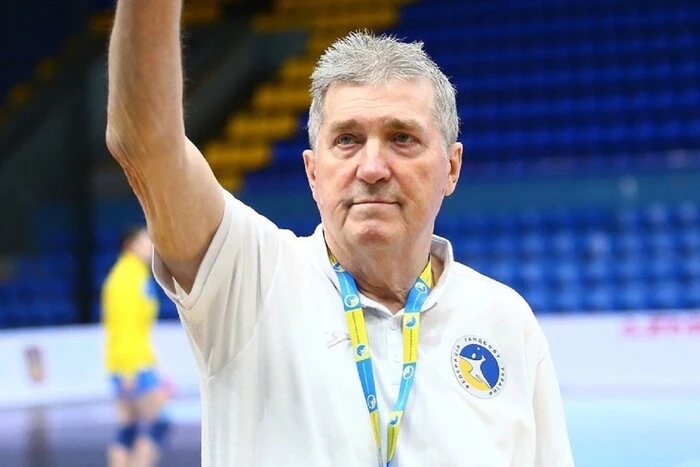 The girls' handball team of Ukraine without a coach