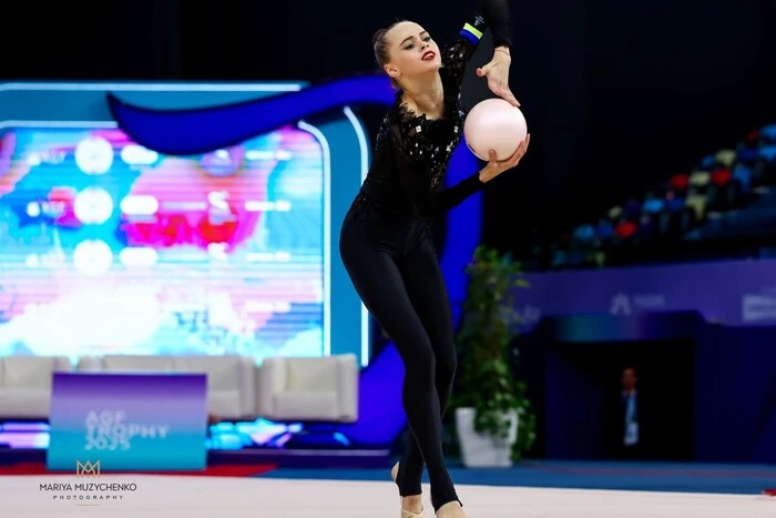 Photo of Onofriychuk with World Cup award