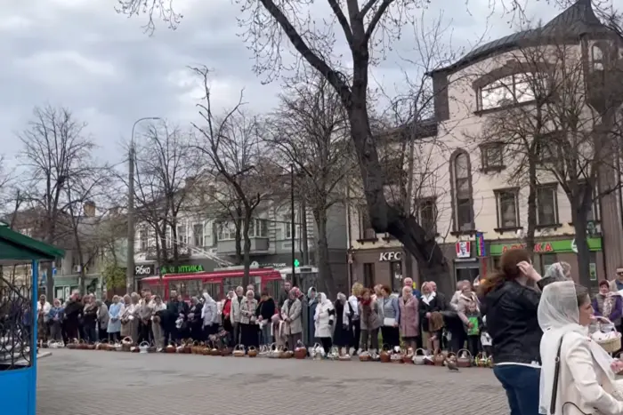 Easter cake in the bookmark for the Moscow and Ukrainian churches