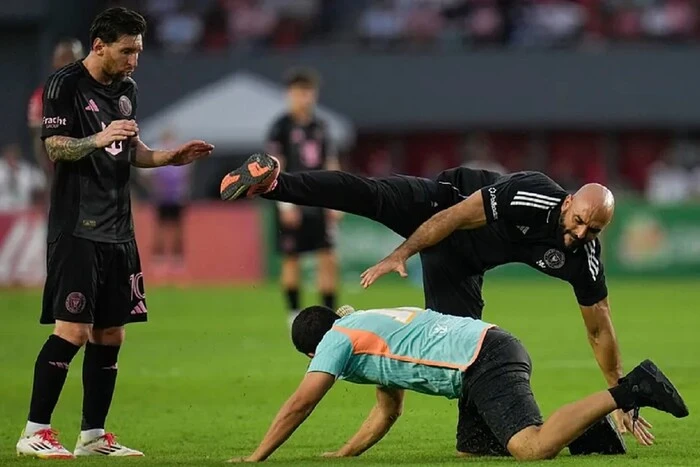 Messi's bodyguard on the football field