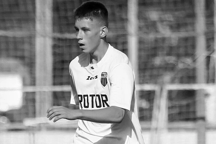 Football player died at the computer