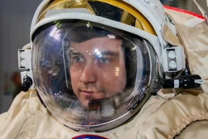 The spacecraft melts in space