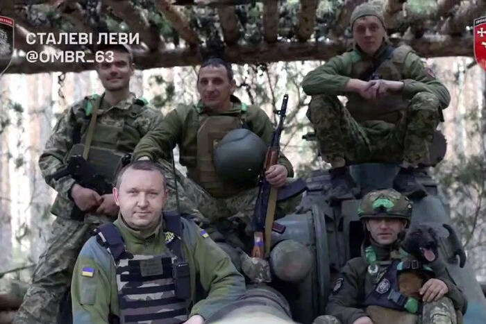 Kämpfer der 63. Brigade schossen mit einer Schrotflinte und Maschinengewehren sieben Drohnen ab