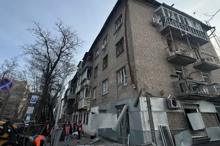 Понемечено образовательные и культурные учреждения. Власти показали последствия атаки на Днепр