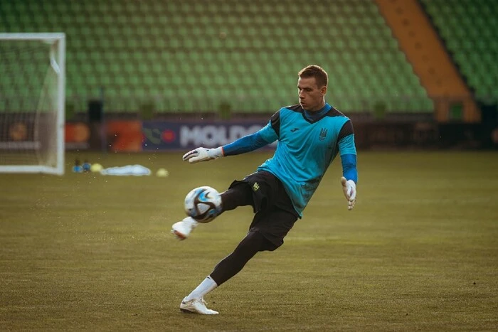 Lunin and partners with the victory