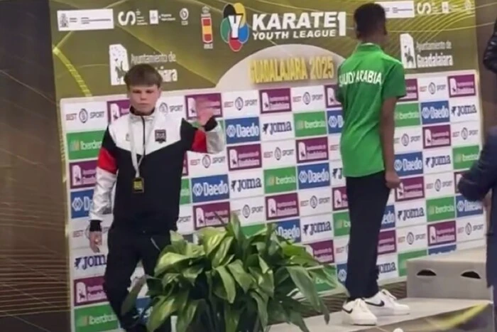 Ukrainian karateka refused to take a photo with a Russian
