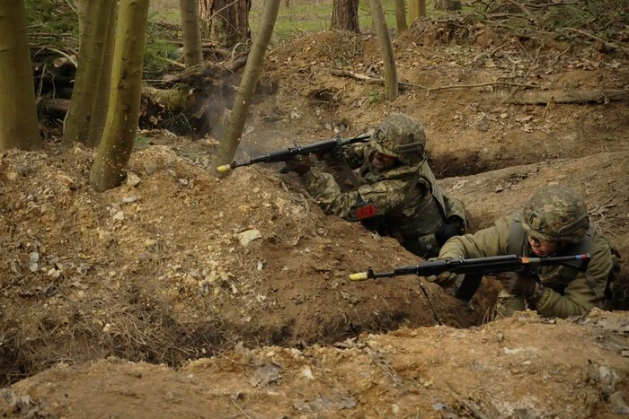 Лінія фронту на 18 квітня