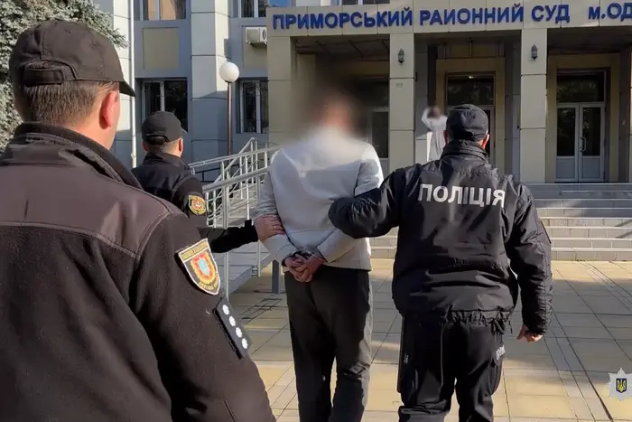 Мужчина в Одессе обещал уклонистам влиять на ВЛК за $12 тыс.