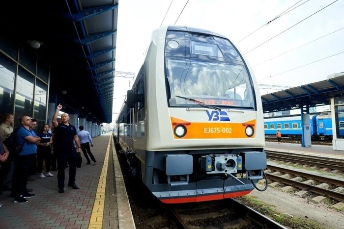 New train Kyiv-Bratislava on route