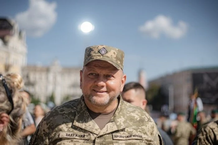„Żelazny generał”. Reakcja Żałuznego na wydanie książki o sobie
