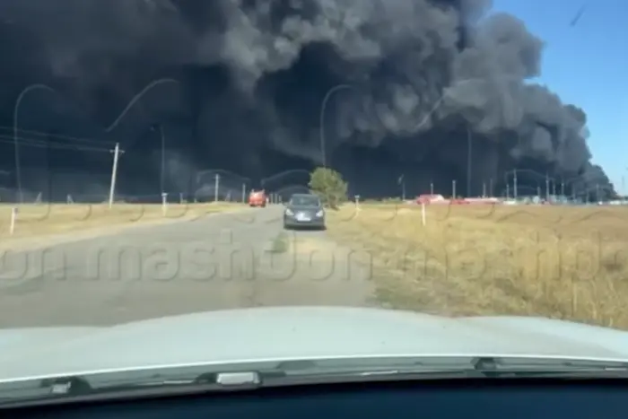 Na bazie naftowej, która płonie już piątą dobę w obwodzie rostowskim, doszło do kolejnej eksplozji (wideo)
