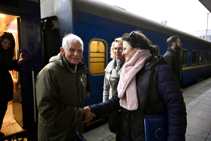Жозеп Боррель в аеропорту Київ (фото)