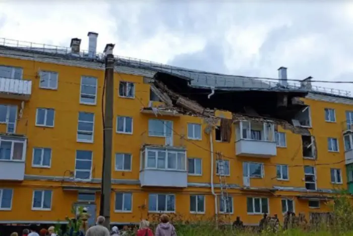 W regionie permskim Federacji Rosyjskiej rozległ się wybuch w bloku mieszkalnym (wideo)