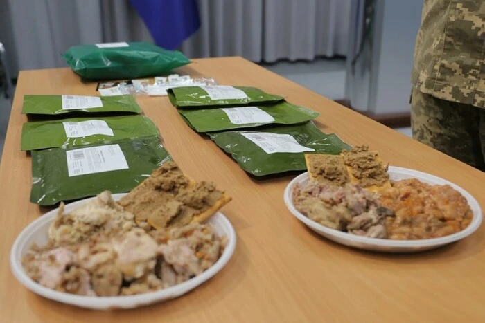 Fleisch zerfällt in den Händen. Soldaten in der Nähe von Pokrovsky klagen über verdorbene Lebensmittel