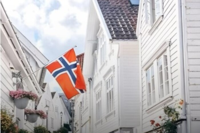 Norwegen hat die Sozialleistungen für ukrainische Flüchtlinge geändert: wie viel Geld man erhalten kann