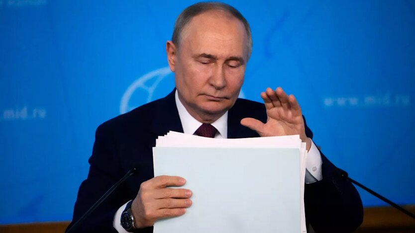 The British political scientist explained why Putin clings to the war at any cost
