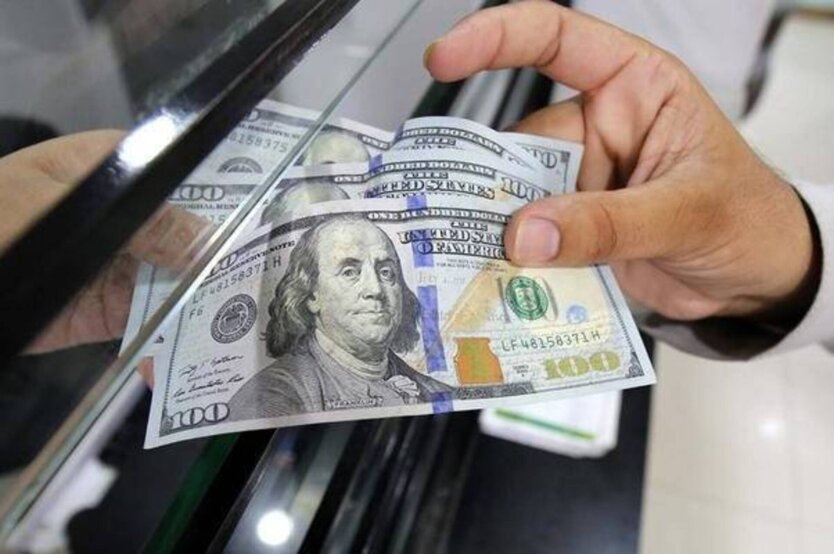 Ukrainian hryvnias and euros against the backdrop of dollars