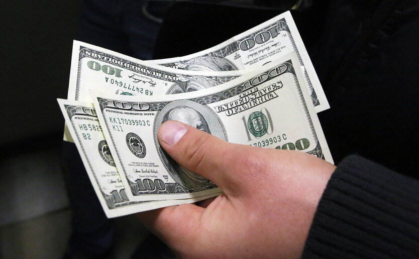 Touching everyone when trying to exchange a hundred dollars: Ukrainians warned about possible problems