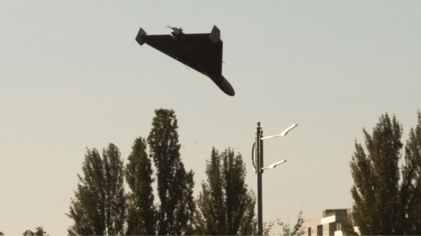 Najmasowany atak — monitory pokazały ruch dronów w nocy