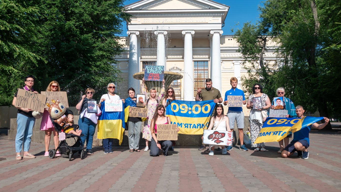 Одесса замерла — горожане почтили память погибших на войне
