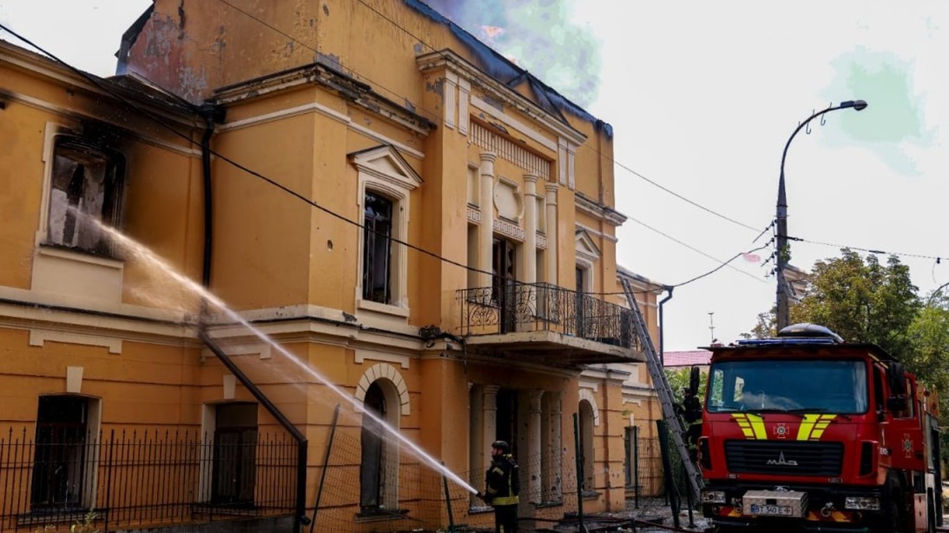 РФ повторно атаковала Херсон — под огнем были спасатели