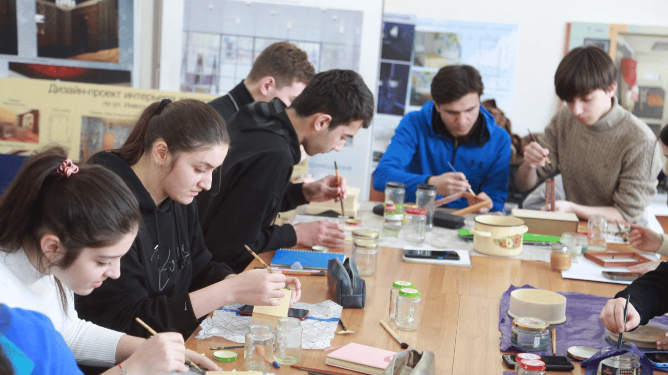 In Russland hat ein Dozent eine Studentin geschlagen - Grund