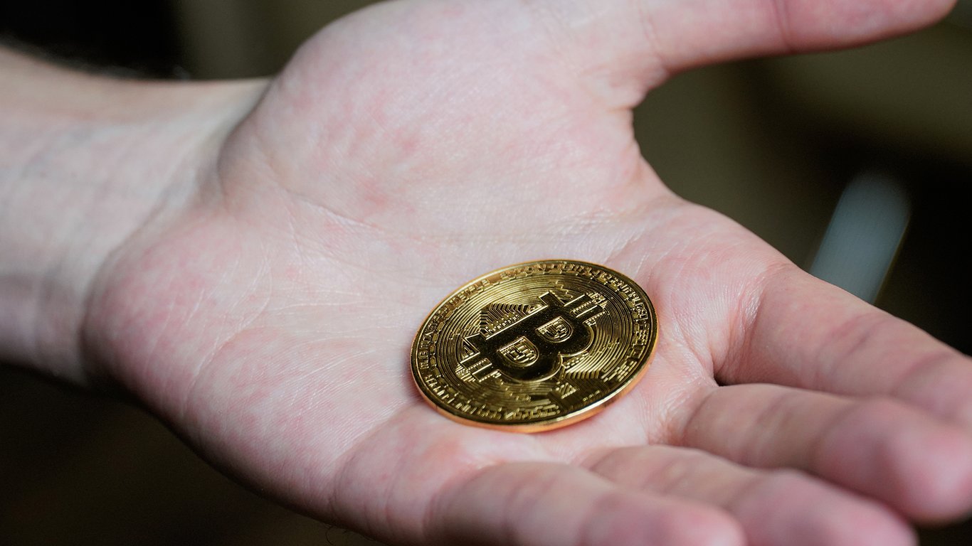 Биткойн побил рекорд — что стоит за ростом криптовалюты
