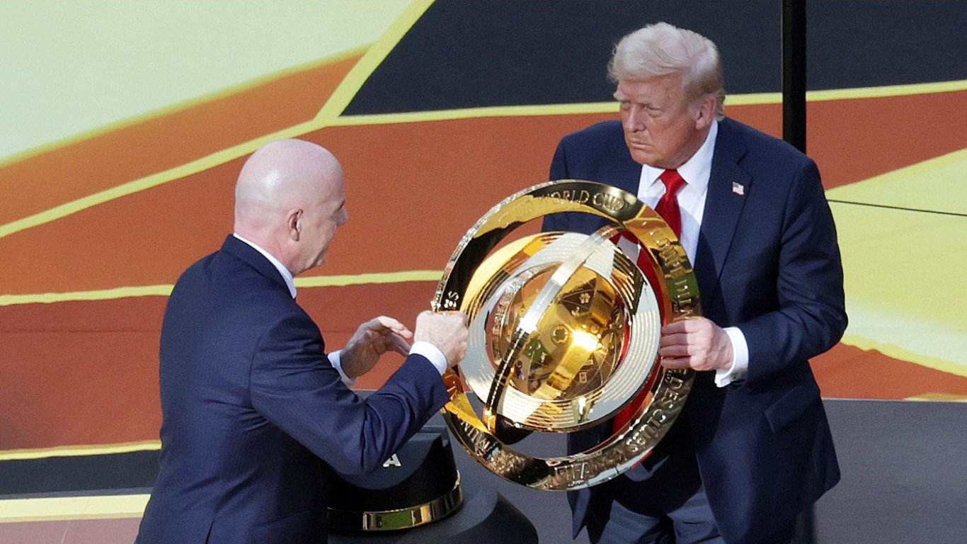 Trump 'hat' dem Chelsea den Pokal der Gewinner der Klub-Weltmeisterschaft genommen