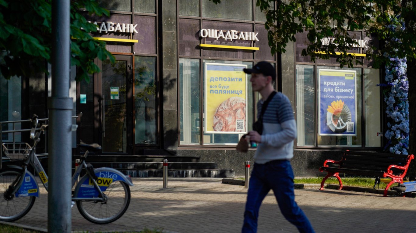 Клієнти Ощадбанку в окупації втратили доступ до рахунків — деталі