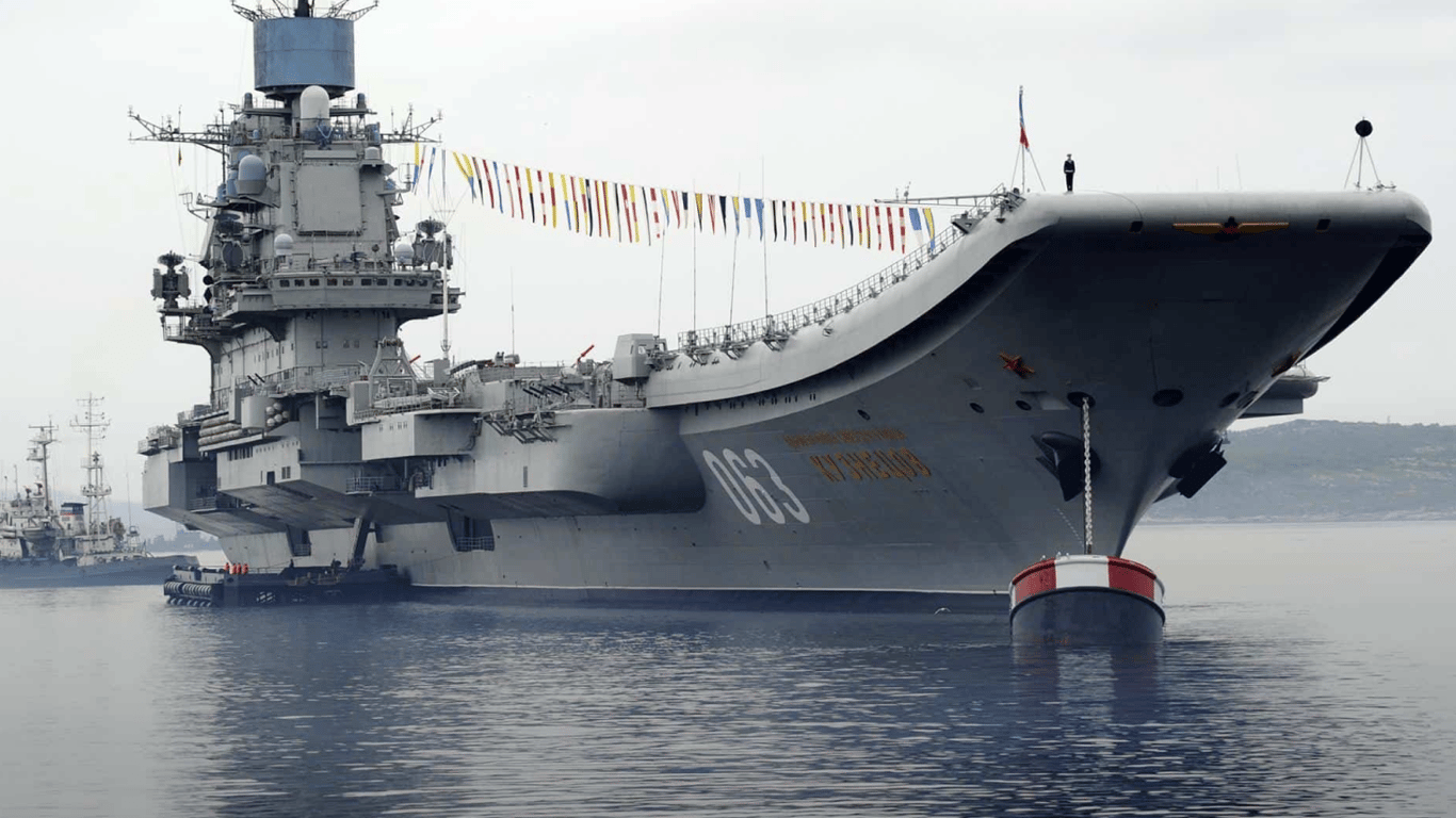 Floating Shame - Ukrainian Navy Reveals Russia's Only Aircraft Carrier