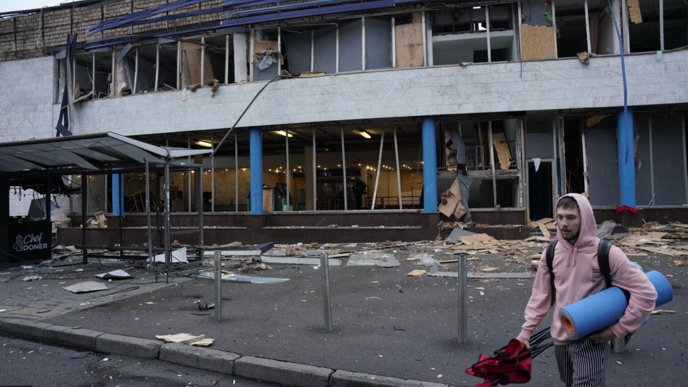 RF zniszczyła stację metra 'Lukjanivska' — fotoreportaż