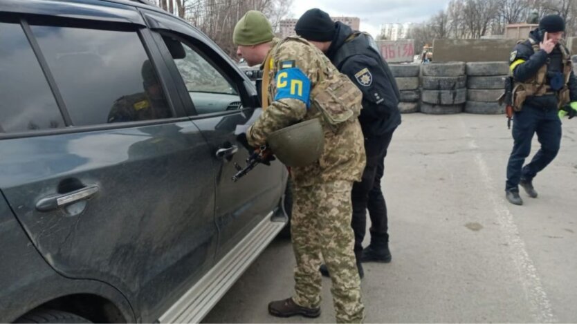Polizisten werden zu Chats hinzugefügt: In der Ukraine hat man begonnen, Deserteure neu zu suchen
