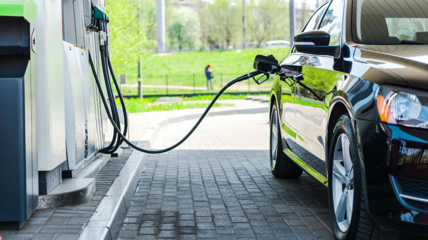 Gas Station Tricks: Drivers Explained Why They Shouldn’t Refuel for a Specific Amount